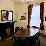 Qs54 Large 5 Bedroom Terrace House *