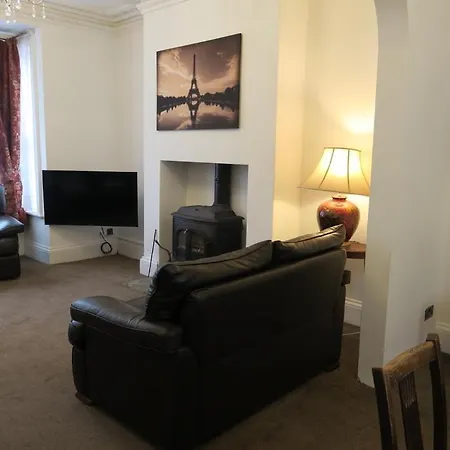 Qs54 Large 5 Bedroom Terrace House