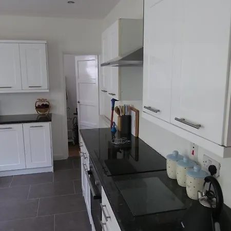 Qs54 Large 5 Bedroom Terrace House Nyaraló