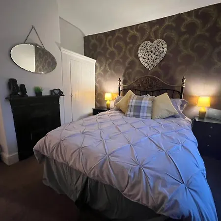 Qs54 Large 5 Bedroom Terrace House Nyaraló
