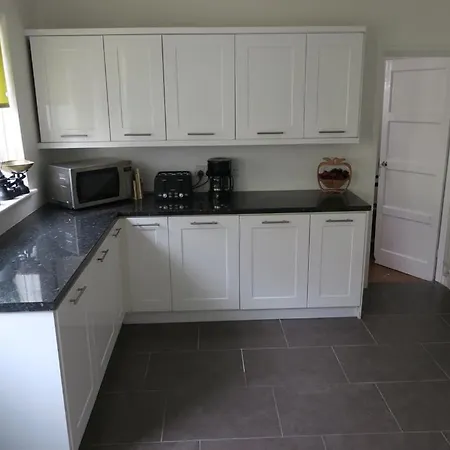 Qs54 Large 5 Bedroom Terrace House